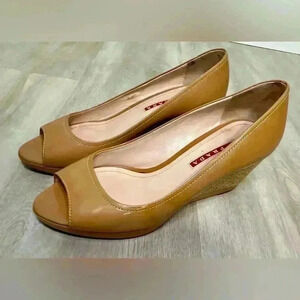 Prada Peep Toe Wedge Espadrille Heels Tan Patent Leather Size 37.5 us 7